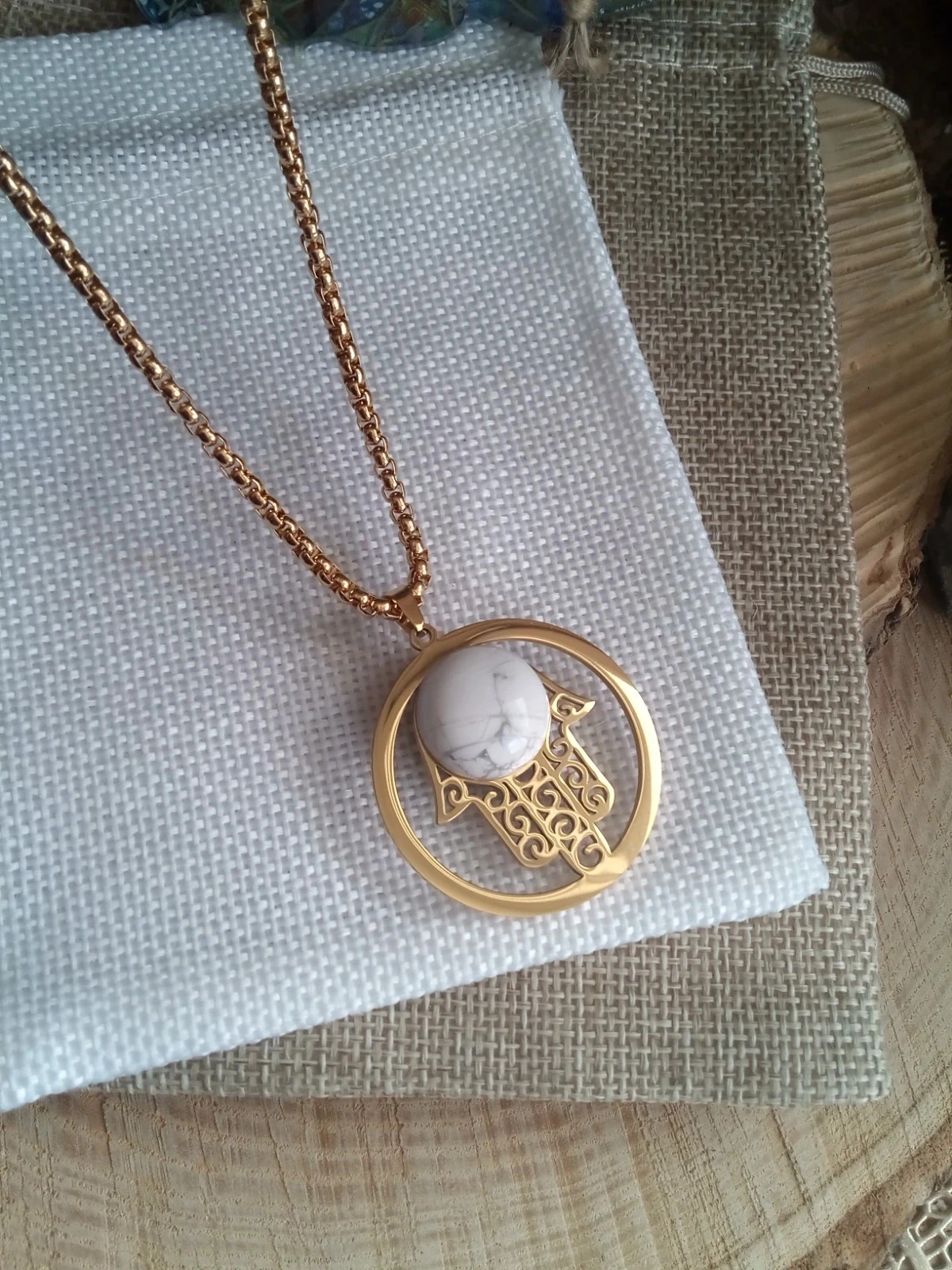 Collier double face avec un côté blanc et un côté noir – photo 3